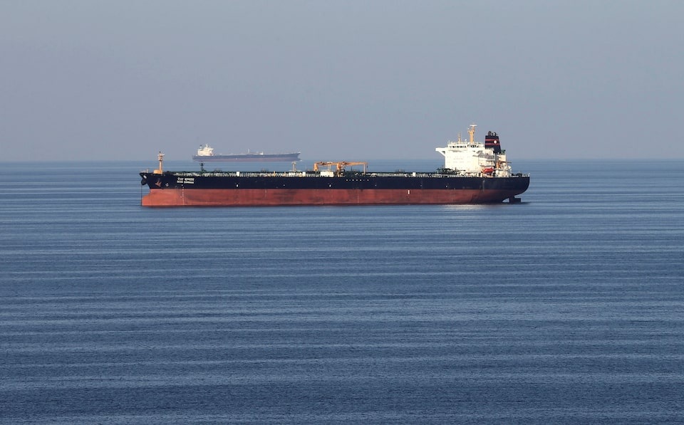 Nghị sĩ Iran cảnh báo kịch bản phong tỏa eo biển huyết mạch Hormuz - 1