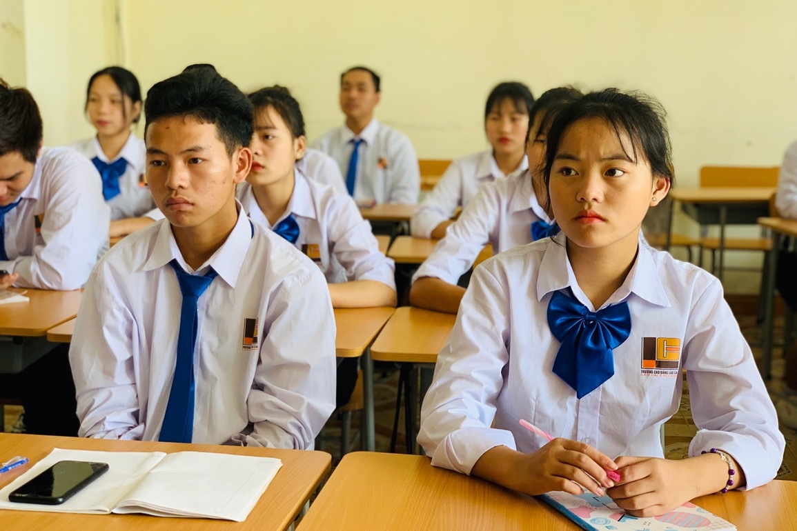 Thay vì bám nương rẫy, có chữ, có nghề, đời con bớt khổ - 8 Thay vì bám nương rẫy, có chữ, có nghề, đời con bớt khổ - 8