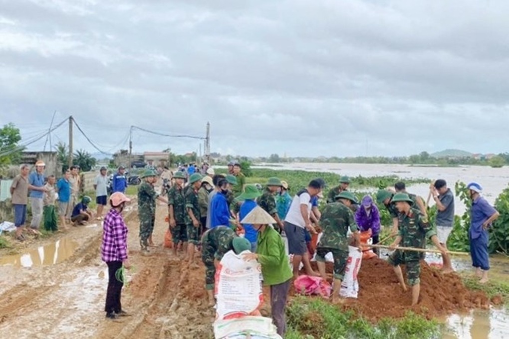 Thanh Hóa lũ ngập quá đầu người, hệ thống đê gặp nhiều sự cố - 1 Thanh Hóa lũ ngập quá đầu người, hệ thống đê gặp nhiều sự cố - 1