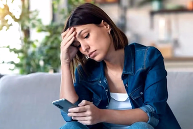 Người trẻ và "chứng sợ nghe điện thoại": Lo lắng khi điện thoại reo chuông