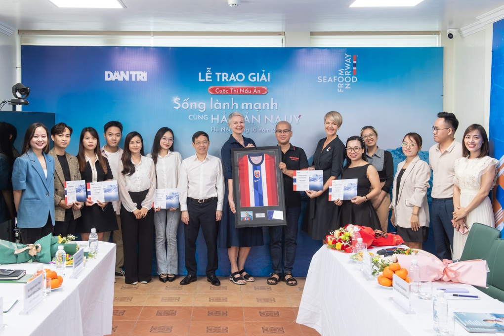 Trao giải cho các tác giả chiến thắng cuộc thi Sống lành mạnh cùng hải sản Na Uy - 9 Trao giải cho các tác giả chiến thắng cuộc thi Sống lành mạnh cùng hải sản Na Uy - 9