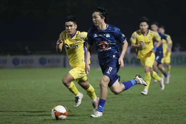 Hoàng Anh Gia Lai thua SL Nghệ An, HLV Kiatisuk có nguy cơ mất ghế