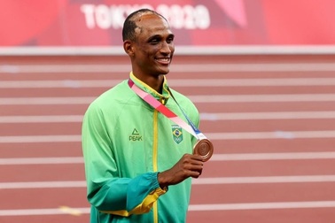 Câu chuyện cảm động về VĐV gương mặt sẹo, giành huy chương Olympic