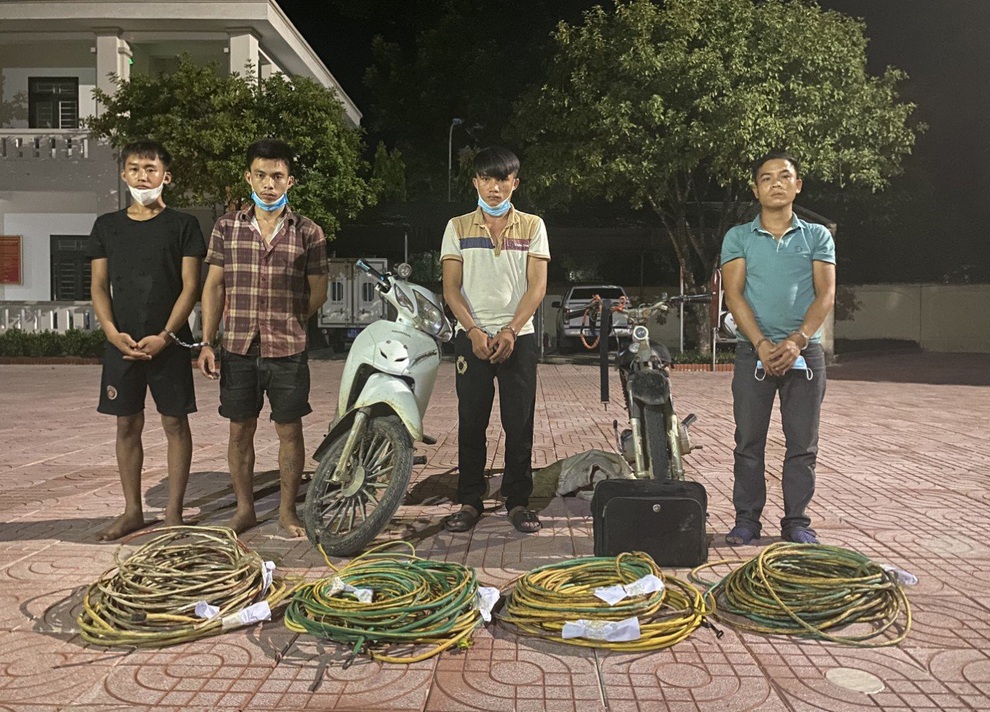 Trộm cáp chống sét đem bán đồng nát lấy tiền mua ma túy - 1 Trộm cáp chống sét đem bán đồng nát lấy tiền mua ma túy - 1