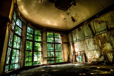 Những cái chết bí ẩn xảy ra hàng loạt khiến khu nghỉ dưỡng cao cấp phải bỏ hoang