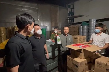 Phá đường dây sản xuất, buôn bán nhớt Castrol, Honda, Yamaha, Shell giả