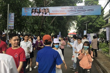 TPHCM: Hàng nghìn thí sinh dự ngày hội tư vấn xét tuyển ĐH, CĐ 2020