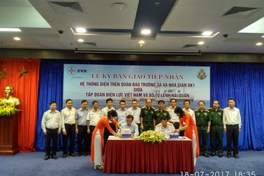 EVN tiếp nhận, vận hành hệ thống năng lượng sạch và chiếu sáng trên quần đảo Trường Sa, nhà giàn DK1