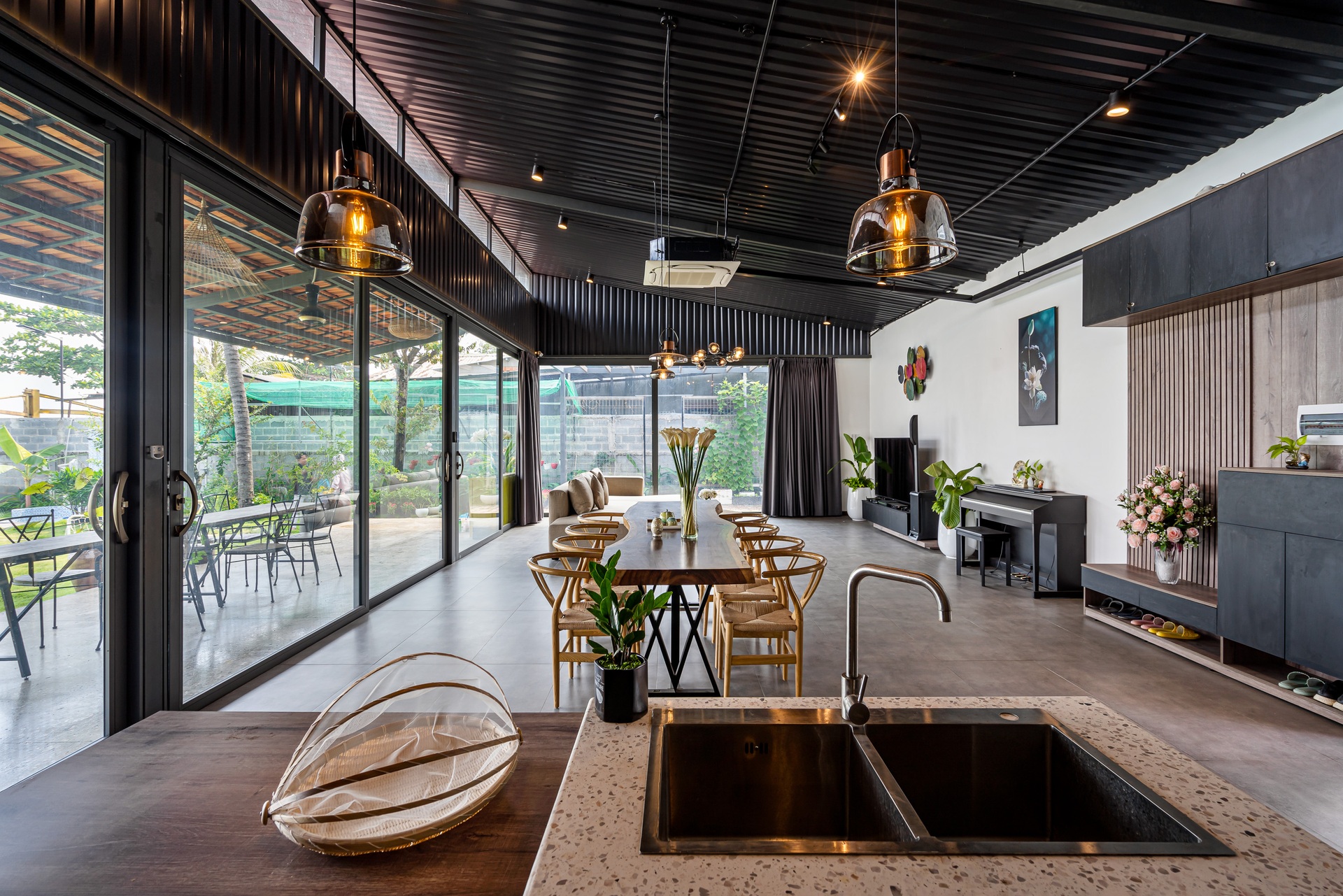 Xây nhà vườn có bể bơi né dịch, chàng trai tự thiết kế rẻ và đẹp lung linh - 9 Xây nhà vườn có bể bơi né dịch, chàng trai tự thiết kế rẻ và đẹp lung linh - 9
