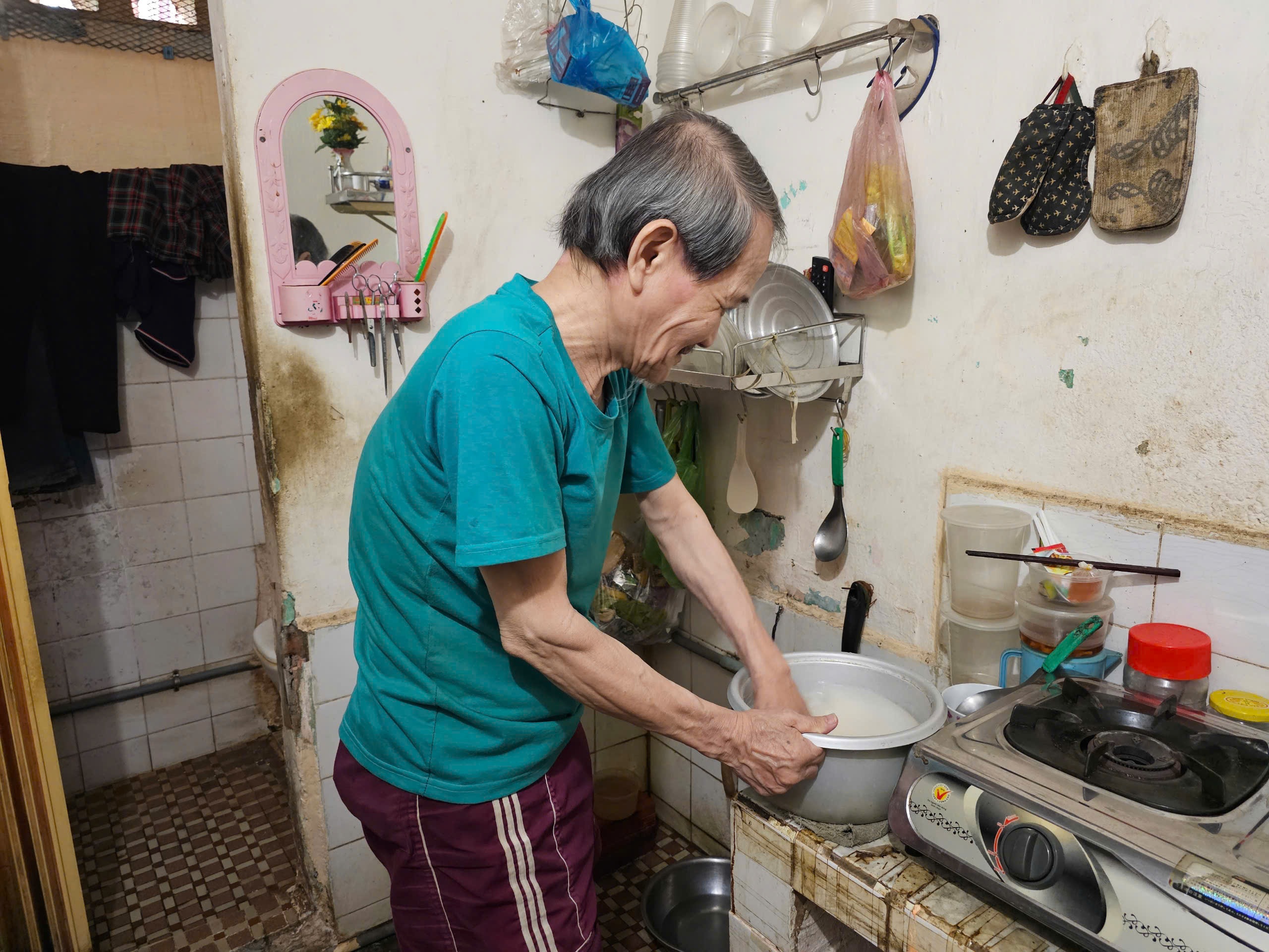 Người con bỏ thi thể mẹ ngoài đường ở TPHCM: Tôi cắn rứt - 1 Người con bỏ thi thể mẹ ngoài đường ở TPHCM: Tôi cắn rứt - 1