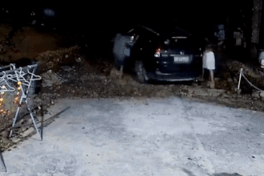 Cảnh chồng đưa vợ đi đẻ lúc 2h nhưng quên... bà bầu ở nhà