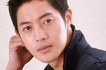Kim Hyun Joong bị tố "tòm tem" với gái làng chơi khi hò hẹn với bạn gái cũ