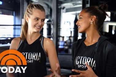 Jasmine Tookes đọ dáng Josephine Skriver