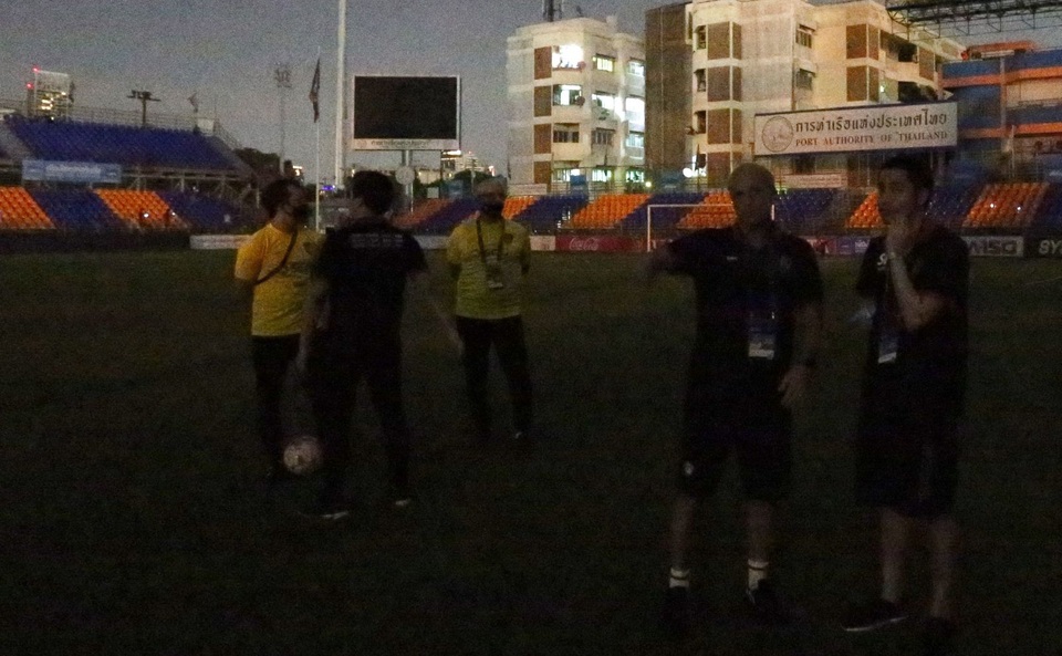 Gặp sự cố về điện, trận đấu của Muangthong bị hoãn vô thời hạn - 7 Gặp sự cố về điện, trận đấu của Muangthong bị hoãn vô thời hạn - 7