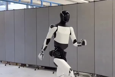 Robot hình người của Elon Musk "khoe" kỹ năng vũ đạo mượt mà