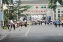 Giao thương Việt - Trung tại các cửa khẩu phía Bắc: Vẫn tấp nập và tăng trưởng