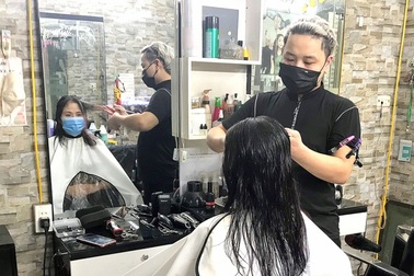 TPHCM mở lại dịch vụ du lịch, cắt tóc gội đầu, thể thao ngoài trời từ 1/10