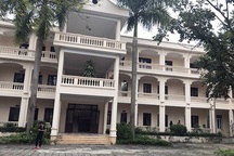 Vụ “xẻ thịt” rừng Sóc Sơn: Đình chỉ Chủ tịch xã Minh Phú