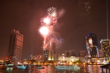 Hân hoan thời khắc chuyển giao năm mới