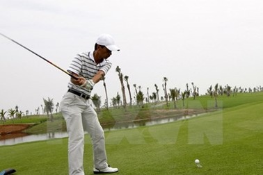 Đi chơi golf trong giờ làm việc, một Phó Thị trưởng bị mất chức