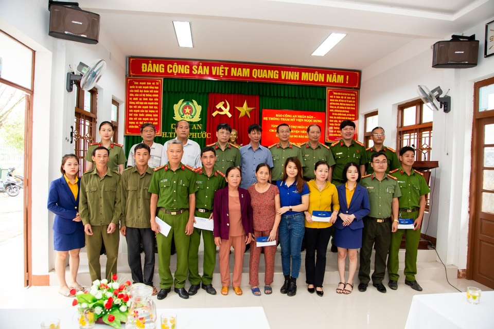 Thẩm mỹ viện Ngọc Dung ủng hộ 2,7 tỷ đồng cho 8 tỉnh miền Trung - 5 Thẩm mỹ viện Ngọc Dung ủng hộ 2,7 tỷ đồng cho 8 tỉnh miền Trung - 5