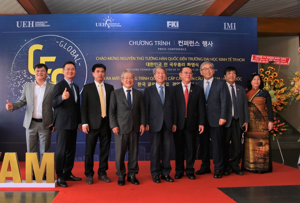 Nguyên Thủ tướng Hàn Quốc: Giáo dục ĐH phải thúc đẩy sáng tạo và tư duy phản biện của sinh viên - 2 Nguyên Thủ tướng Hàn Quốc: Giáo dục ĐH phải thúc đẩy sáng tạo và tư duy phản biện của sinh viên - 2