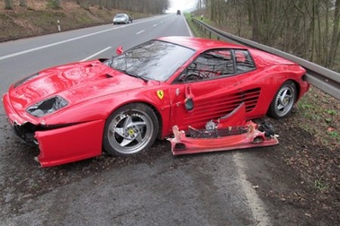 Đâm hỏng siêu xe Ferrari vì một chú nhím