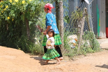 Con được đi học, phụ huynh Suối Phèn hạnh phúc vì giấc mơ thành hiện thực