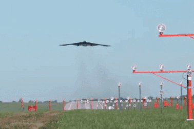 Bên trong máy bay ném bom tàng hình “bóng ma bầu trời” B-2 của Mỹ