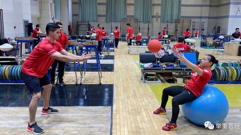 Chân dung nữ lực sĩ Trung Quốc đánh bại VĐV từng là nam ở hạng trên 87kg - 10 Chân dung nữ lực sĩ Trung Quốc đánh bại VĐV từng là nam ở hạng trên 87kg - 10