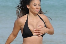 Vòng một gợi cảm của sao truyền hình thực tế Kayleigh Morris