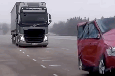 Phanh xe tải có khác phanh xe con? Xe công-ten-nơ có bao giờ mất phanh?