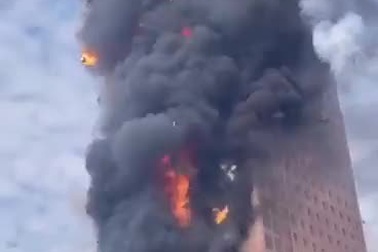 Hiện trường vụ cháy tòa nhà ở Trung Quốc