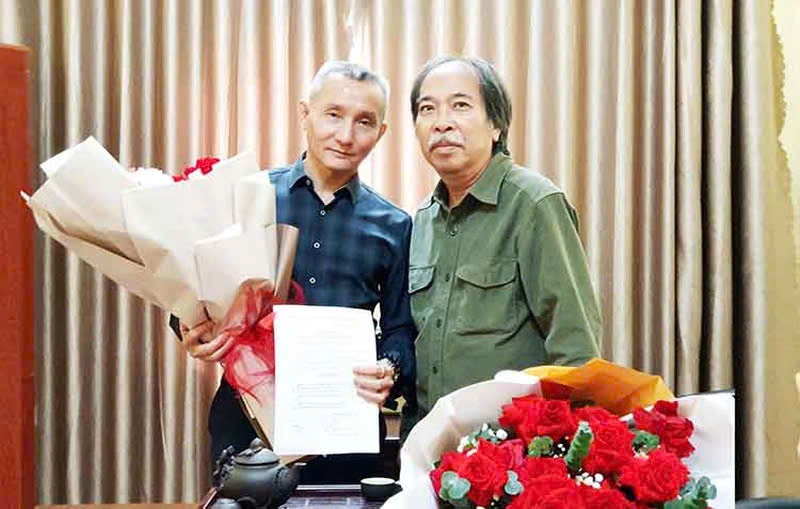 សមាគមអ្នកនិពន្ធវៀតណាមដកហូតសេចក្តីសម្រេចផ្ទេរតំណែងលោក Luong Ngoc An - ១ Hội Nhà văn Việt Nam thu hồi quyết định điều động ông Lương Ngọc An - 1