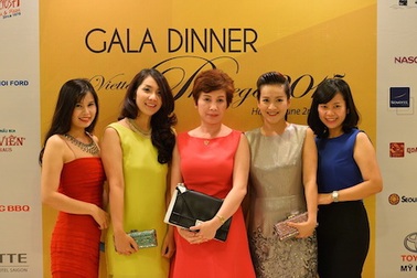 Nhiều nữ doanh nhân xinh đẹp xuất hiện tại bữa tiệc sang trọng