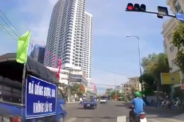 Yêu cầu chấn chỉnh đoàn xe tuyên truyền an toàn giao thông vượt đèn đỏ