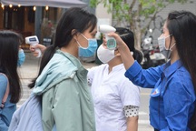Đà Nẵng: HS lớp 12 được đo thân nhiệt, rửa tay sát khuẩn từ cổng trường
