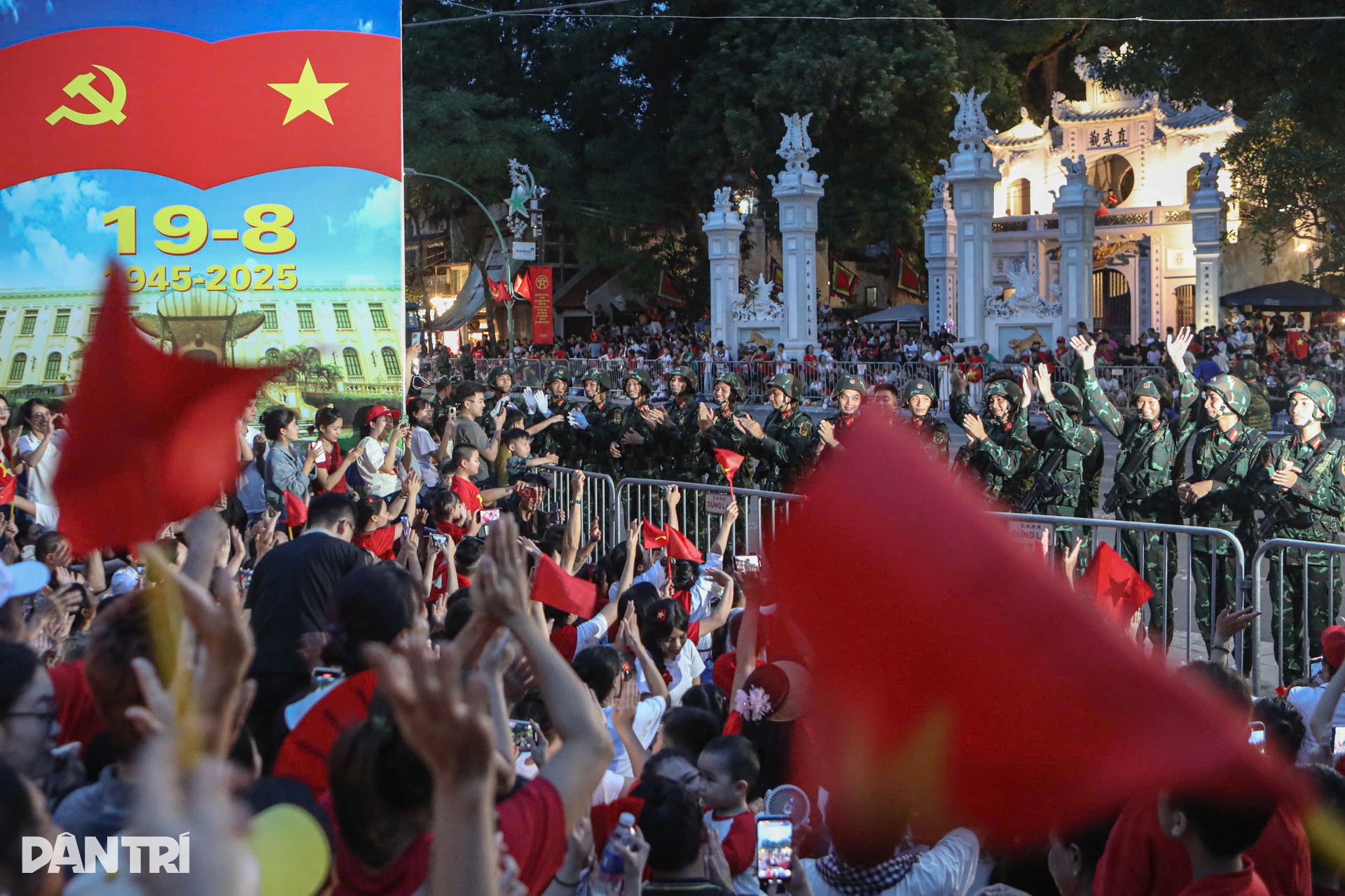 Khí thế hào hùng buổi tổng hợp luyện lần 2 trên Quảng trường Ba Đình - 29 Khí thế hào hùng buổi tổng hợp luyện lần 2 trên Quảng trường Ba Đình - 29