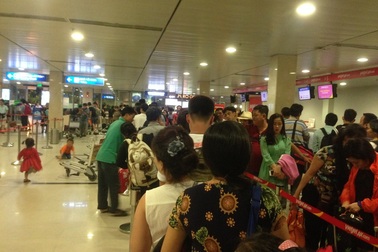 Nối thành công cổ tay cháu bé bị thang cuốn sân bay cán đứt