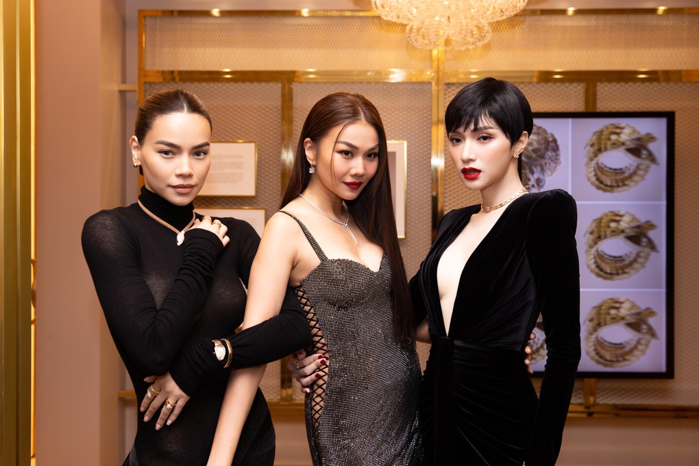 Hương Giang lạ lẫm với tóc tém, Thanh Hằng đeo trang sức 5 tỷ đồng - 1 Hương Giang lạ lẫm với tóc tém, Thanh Hằng đeo trang sức 5 tỷ đồng - 1