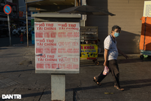 "Ngộp thở" với rao vặt, dán bậy tờ rơi quảng cáo khắp TPHCM