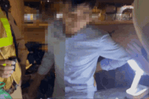 Vi phạm nồng độ cồn sau buổi liên hoan 20/10, tài xế định "vứt" xe máy