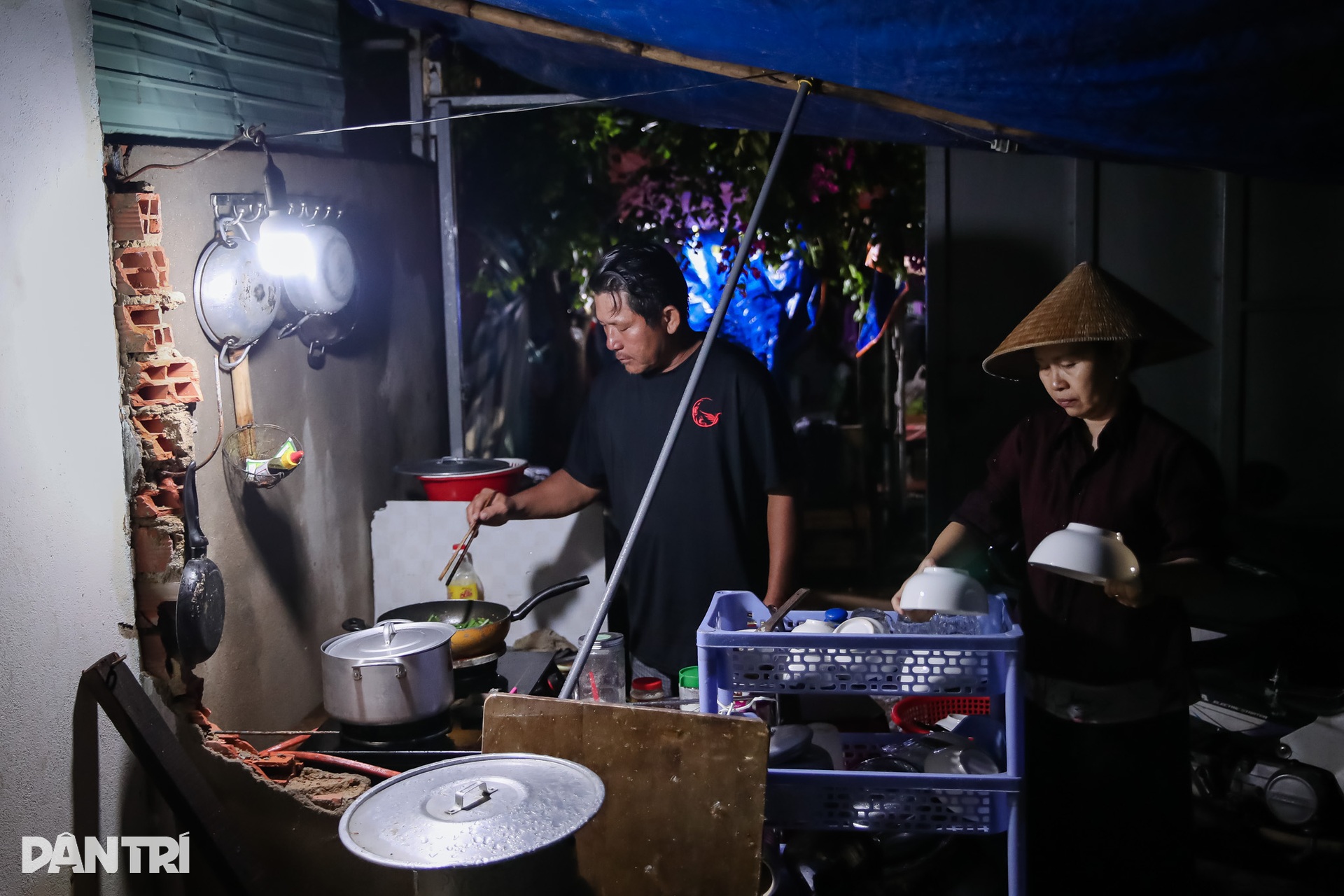 Cuộc sống tạm bợ của những hộ dân có nhà xây lụi bị tháo dỡ - 6 Cuộc sống tạm bợ của những hộ dân có nhà xây lụi bị tháo dỡ - 6