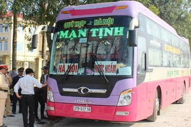 Xe khách 46 chỗ nhồi hơn 70 “thượng đế”