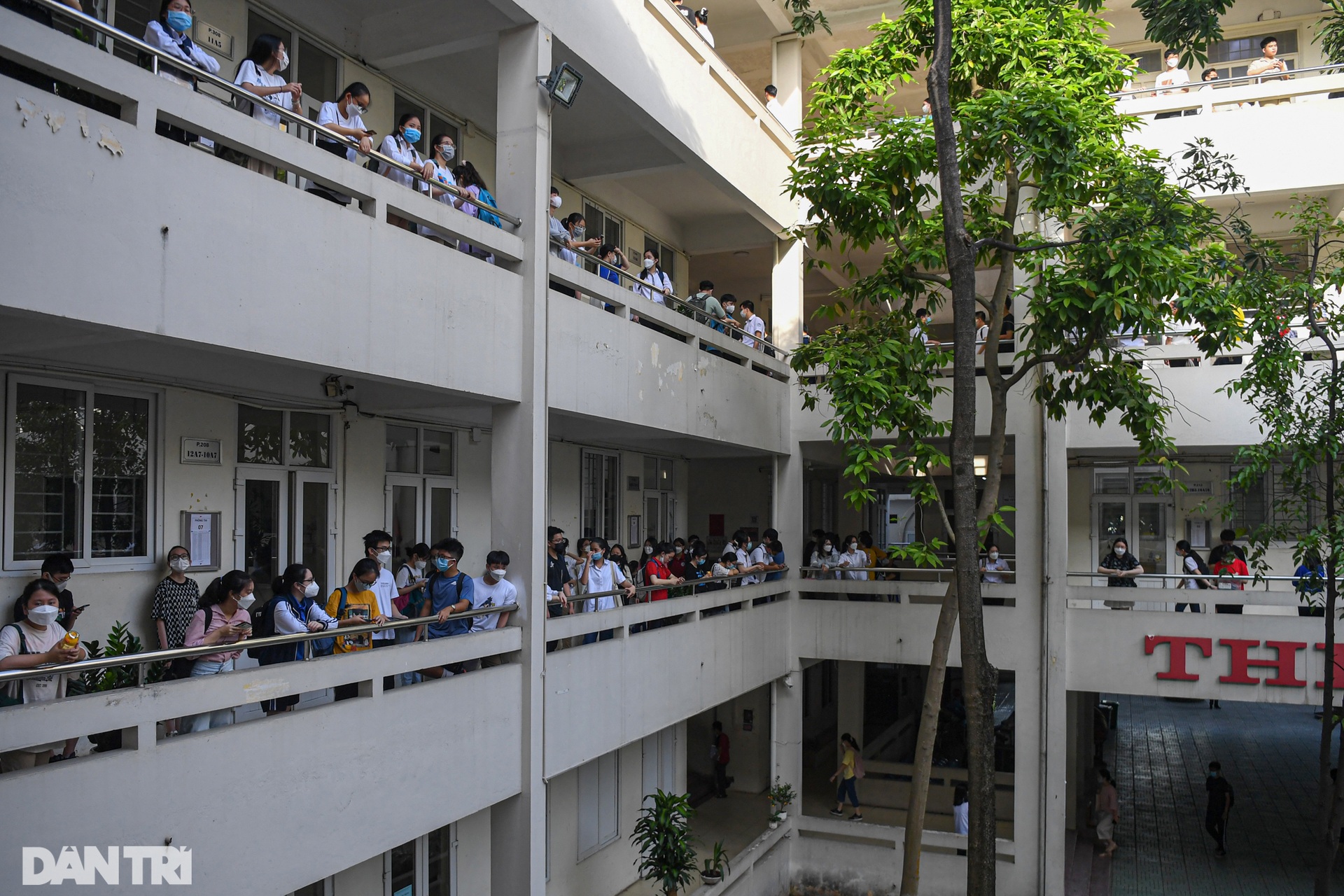Thí sinh một mình một phòng ở kỳ thi căng thẳng vào lớp 10 trường chuyên HN - 8 Thí sinh một mình một phòng ở kỳ thi căng thẳng vào lớp 10 trường chuyên HN - 8