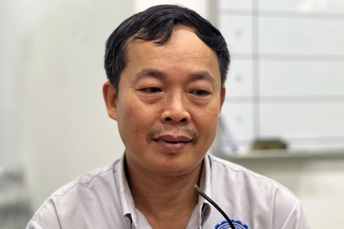 Phó giáo sư bị tố "bán" nghiên cứu: Sự lựa chọn của người làm cha!