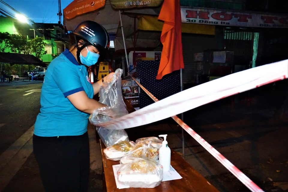 Đà Nẵng: Bếp cơm mùa dịch sẽ đỏ lửa tới khi dịch tạm lắng - 3 Đà Nẵng: Bếp cơm mùa dịch sẽ đỏ lửa tới khi dịch tạm lắng - 3