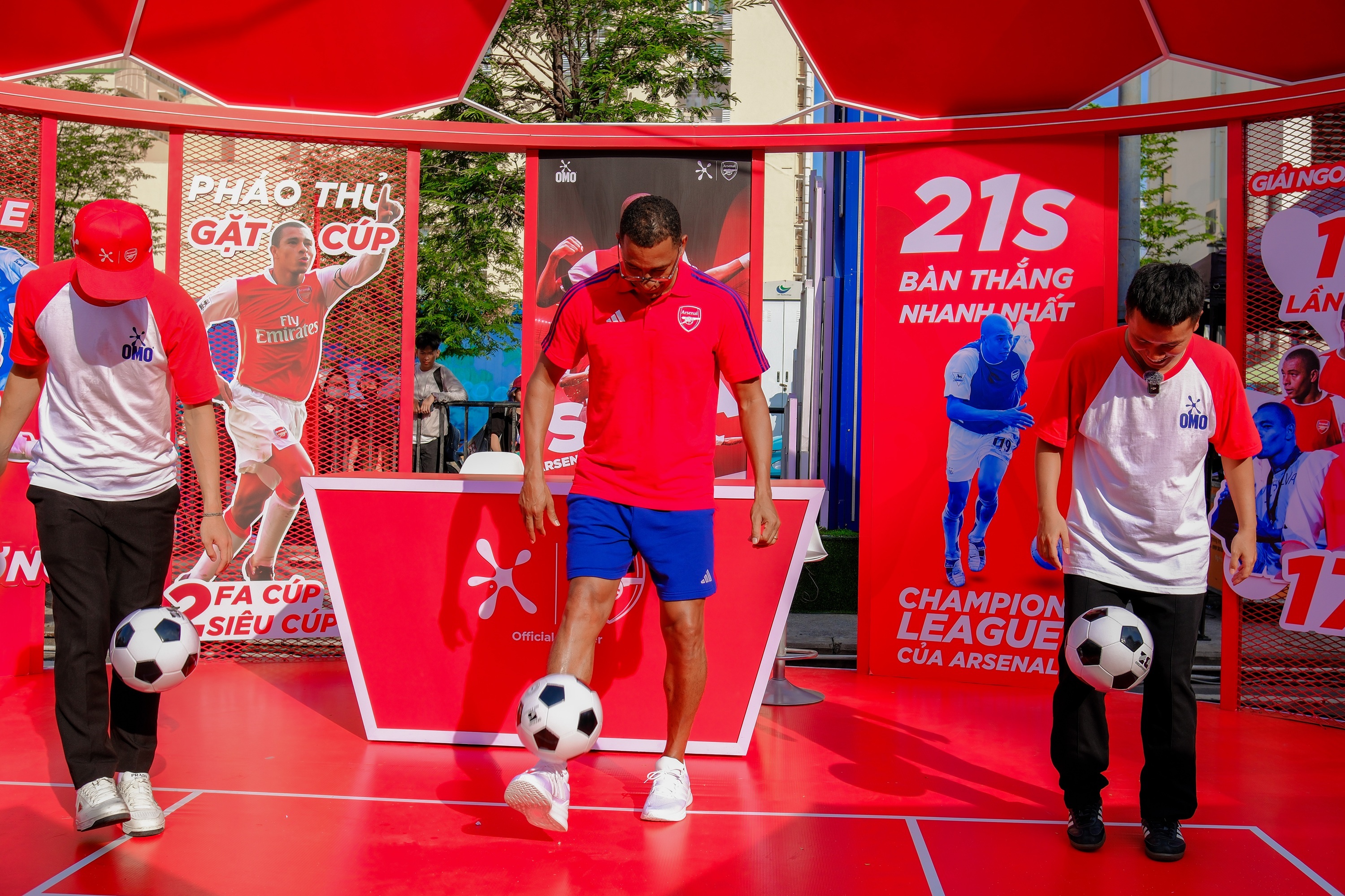 Hàng trăm người yêu bóng đá đổ về sự kiện OMO gặp huyền thoại Gilberto Silva - 3