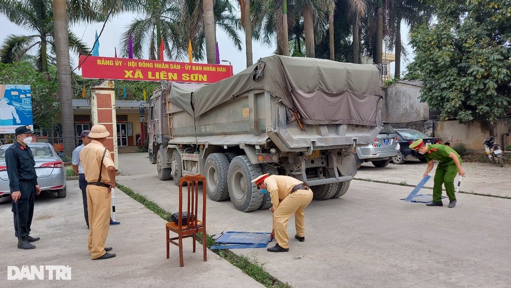 Không xử lý xe quá khổ, quá tải kiểu đầu voi đuôi chuột - 5 Không xử lý xe quá khổ, quá tải kiểu đầu voi đuôi chuột - 5