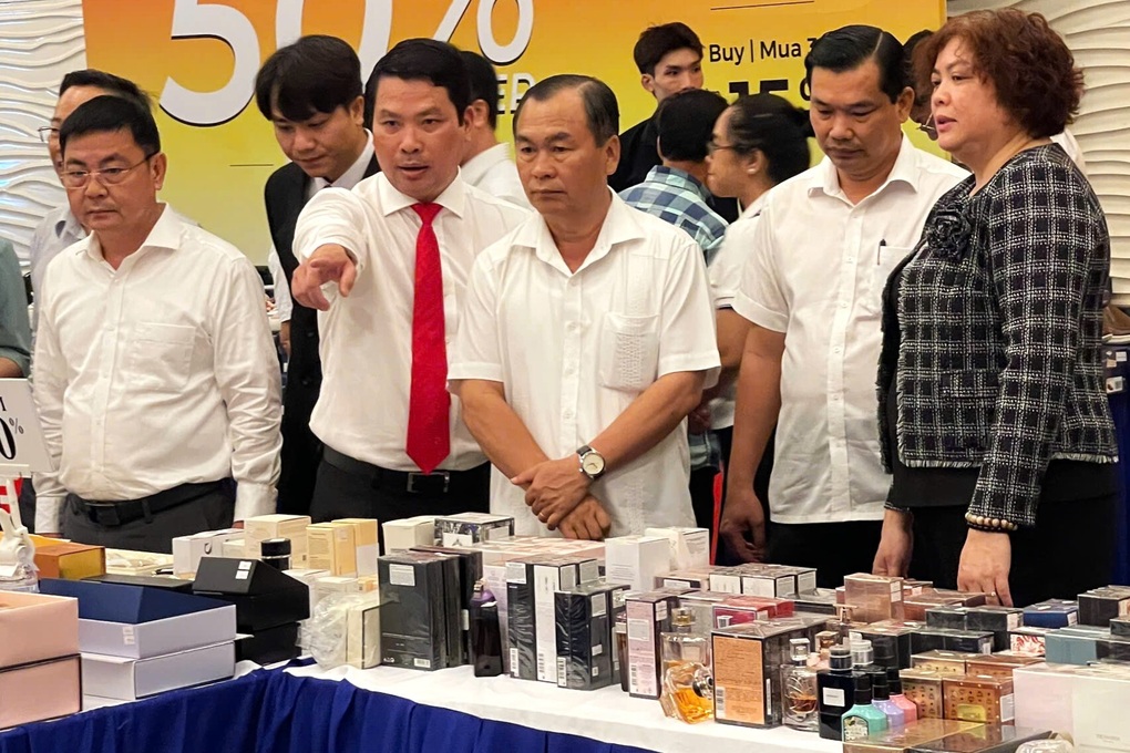 Săn hàng hiệu giá giảm tới 80% tại Cần Thơ dịp nghỉ lễ 30/4 - 1